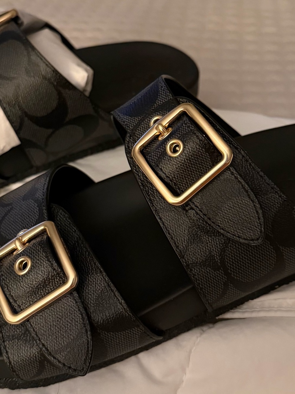 Shoes / Sandals - Picture 2 of 4